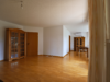 Helle 3,5-Zimmer-Erdgeschosswohnung mit Gartenzugang, Balkon & Garage in ruhiger Lage - Wohn- und Esszimmer Ringsheim